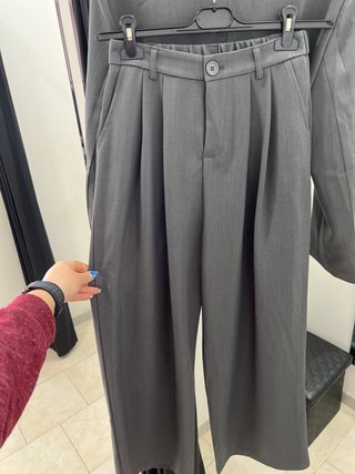 Tailleur grigio doppiopetto con cintura