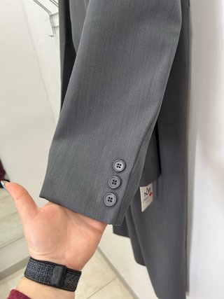 Tailleur grigio doppiopetto con cintura