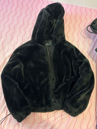 Chaqueta pelo Stradivarius negra Talla M