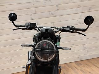 Husqvarna Svartpilen 401