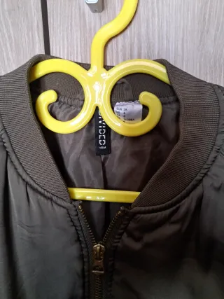 Chaqueta bomber acolchada verde de mujer talla 38
