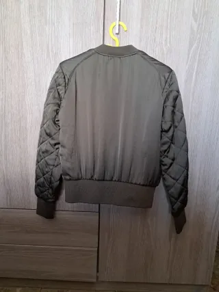 Chaqueta bomber acolchada verde de mujer talla 38