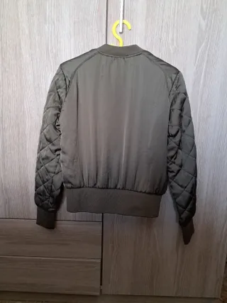 Chaqueta bomber acolchada verde de mujer talla 38