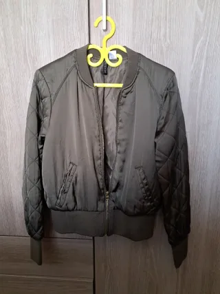 Chaqueta bomber acolchada verde de mujer talla 38