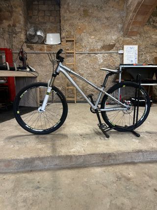 Commencal absolut dirt jump