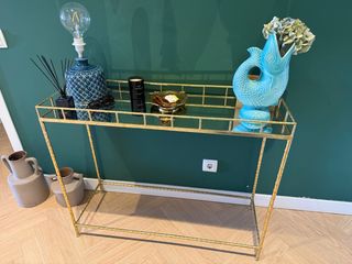 Consola Westwing dorada y espejo