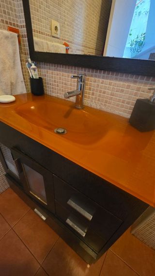 Espejo de baño con luz y mueble a conjunto