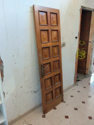 Puerta madera maciza antigua 1