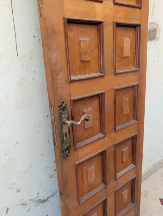 Puerta madera maciza antigua 1