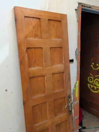 Puerta madera maciza antigua 1