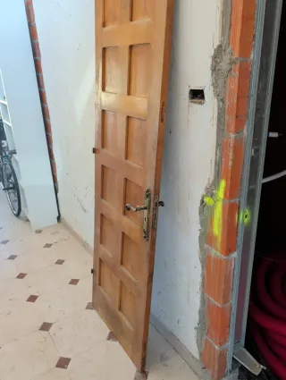 Puerta madera maciza antigua 1