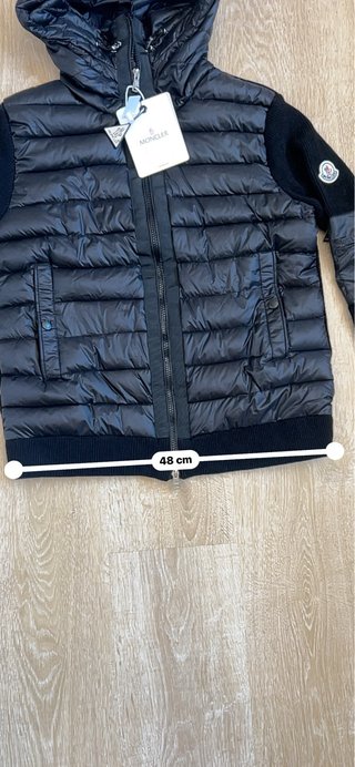 Cazadora Moncler Negra con Capucha
