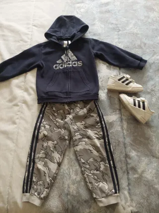 Conjunto chándal y zapatillas adidas bebé niño