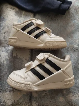 Conjunto chándal y zapatillas adidas bebé niño