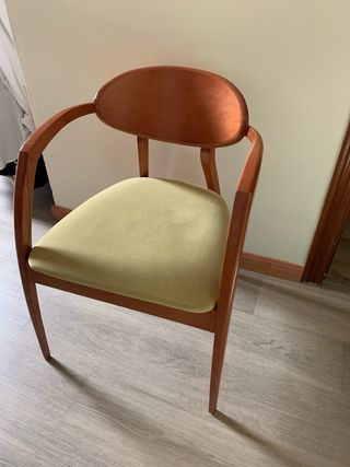 Silla de madera preciosa