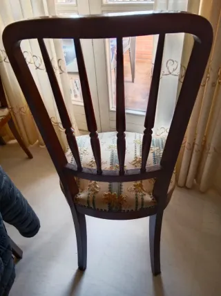 Silla de salón de madera y tela
