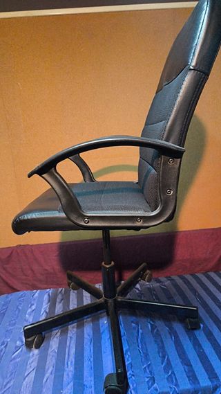 Silla de Oficina Giratoria Negra con Ruedas