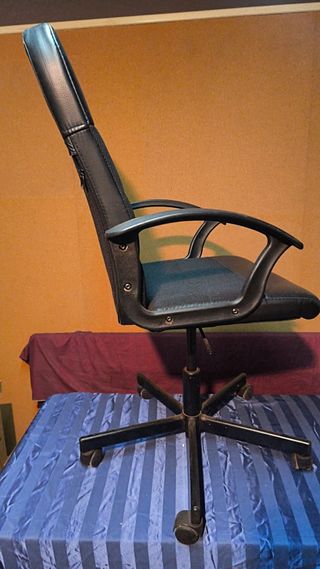 Silla de Oficina Giratoria Negra con Ruedas
