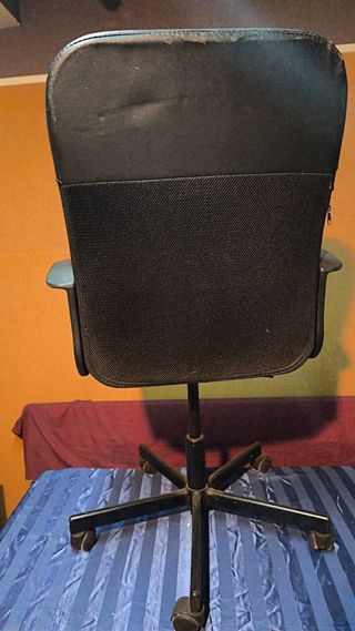 Silla de Oficina Giratoria Negra con Ruedas