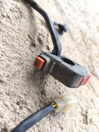 Piña derecha Africa Twin rd04