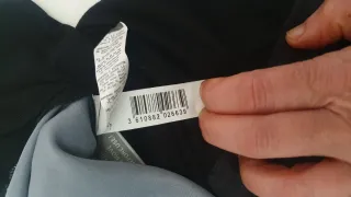 Camiseta negra con estampado