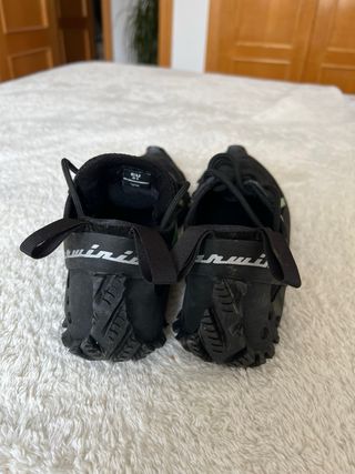 Zapatillas estilo pies de gato escalada