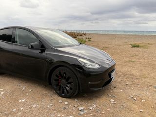 TESLA Y  PERFORMANCE