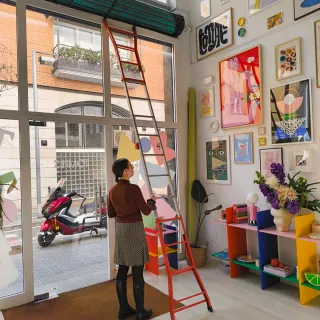 Escalera telescópica naranja