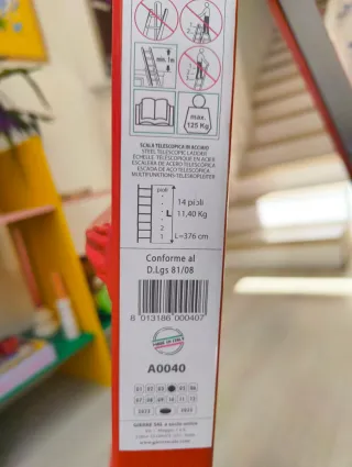 Escalera telescópica naranja