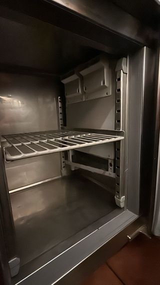 Congelador bajo mesa 2 puertas