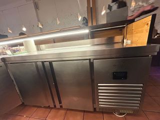 Congelador bajo mesa 2 puertas