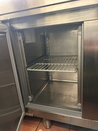 Congelador bajo mesa 2 puertas