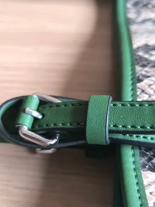 Bolso Tous estampado serpiente verde