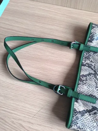 Bolso Tous estampado serpiente verde