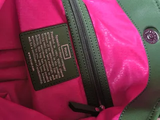 Bolso Tous estampado serpiente verde