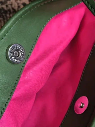 Bolso Tous estampado serpiente verde