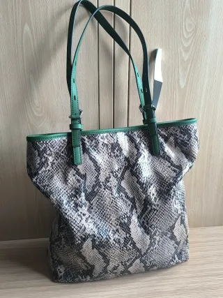Bolso Tous estampado serpiente verde