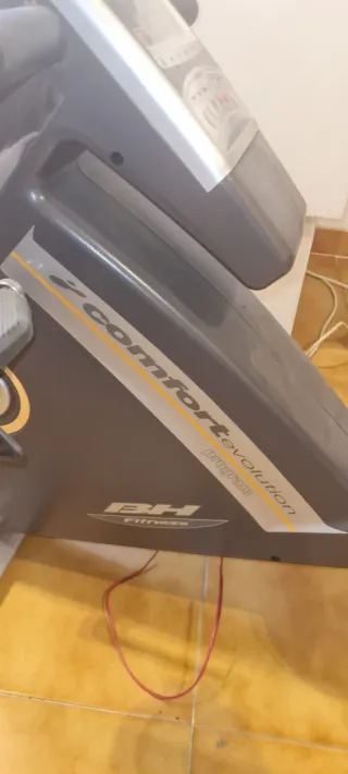 Bicicleta Estática BH Fitness Comfort.