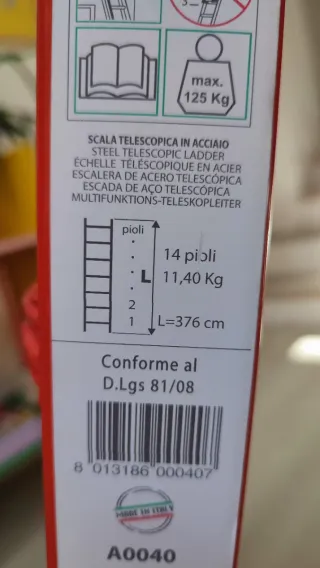 Escalera telescópica naranja de acero