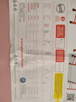 Escalera telescópica naranja de acero