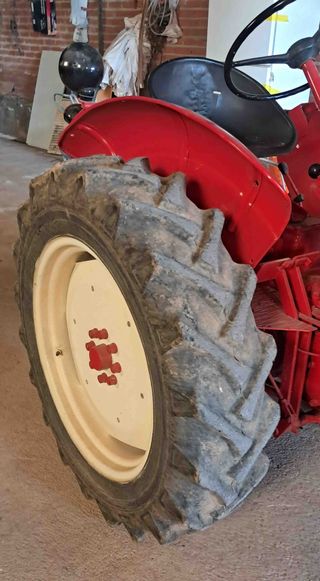 Tractor Barreiros R-335.