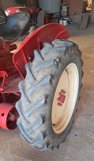 Tractor Barreiros R-335.