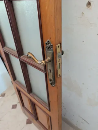 Puerta antigua madera acristalada 3