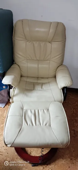 Butaca de masajes de piel sintética beige