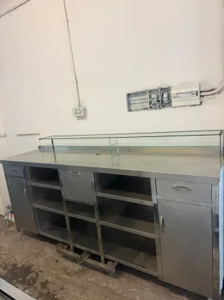 Mostrador Acero Inoxidable con Vitrina