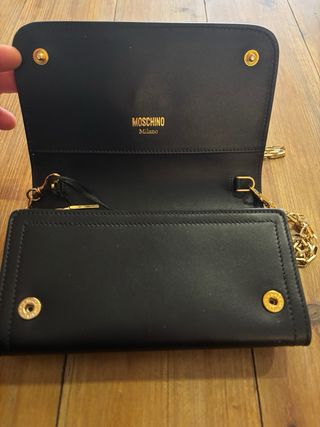 Borsetta Moschino nera con catena oro