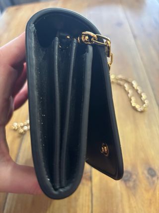Borsetta Moschino nera con catena oro