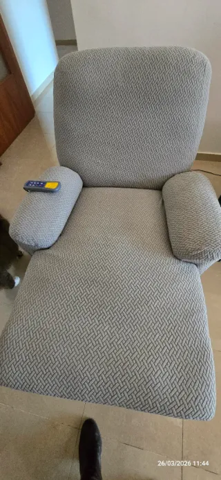 Sillón relax con masaje gris, con funda.