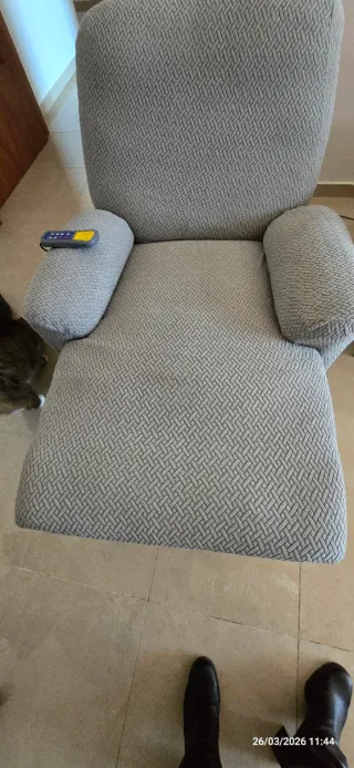 Sillón relax con masaje gris, con funda.