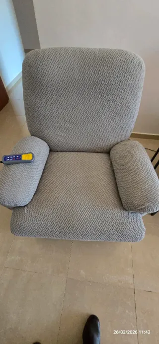 Sillón relax con masaje gris, con funda.